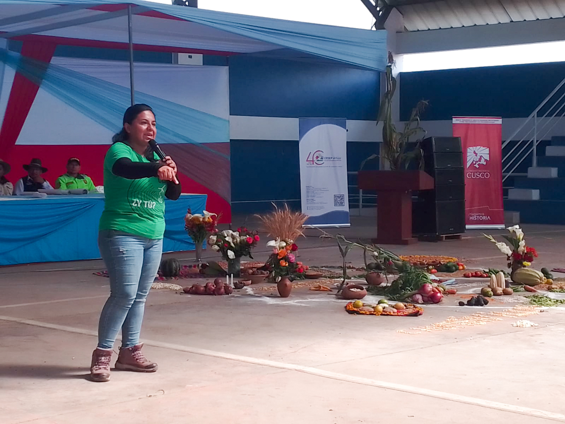 MOCICC comparte el vínculo entre deuda, extractivismo y cambio climático con mujeres de Paruro en Cusco
